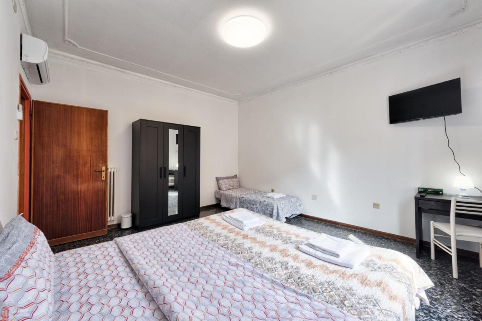 Cozy Best Apartment In City With Free Parking Marghera Esterno foto